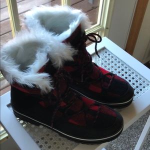 Warm winter boots 8.5 M (worm once)